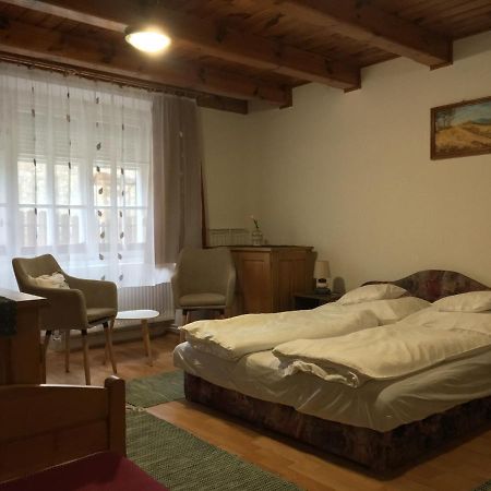 Devenyi Vendeghaz Lägenhet Csesznek Exteriör bild