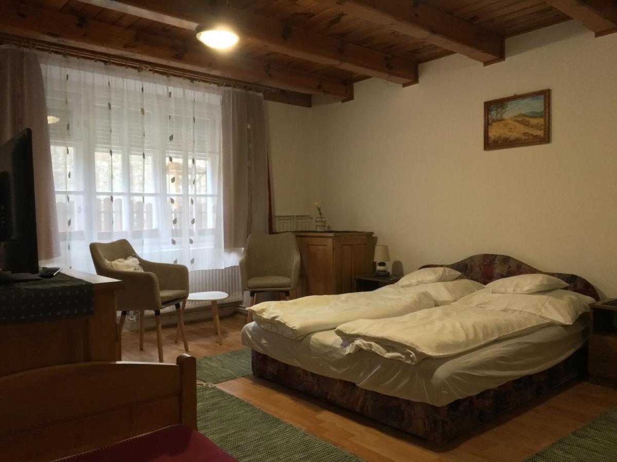 Devenyi Vendeghaz Lägenhet Csesznek Exteriör bild