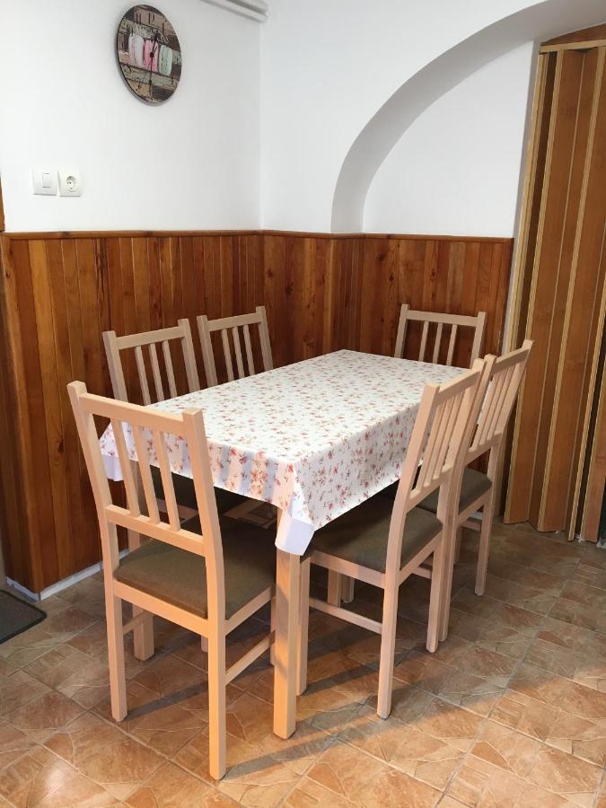 Devenyi Vendeghaz Lägenhet Csesznek Exteriör bild