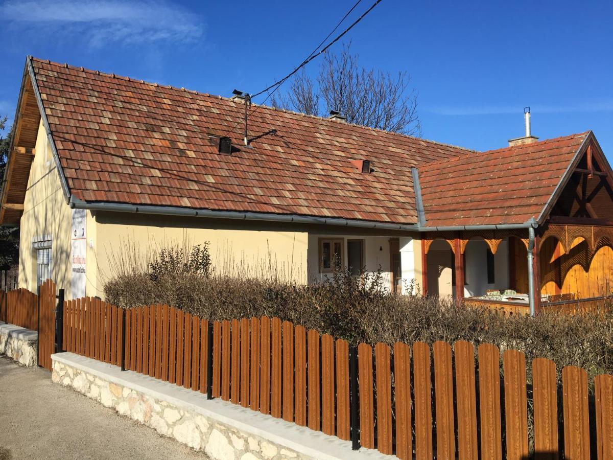 Devenyi Vendeghaz Lägenhet Csesznek Exteriör bild