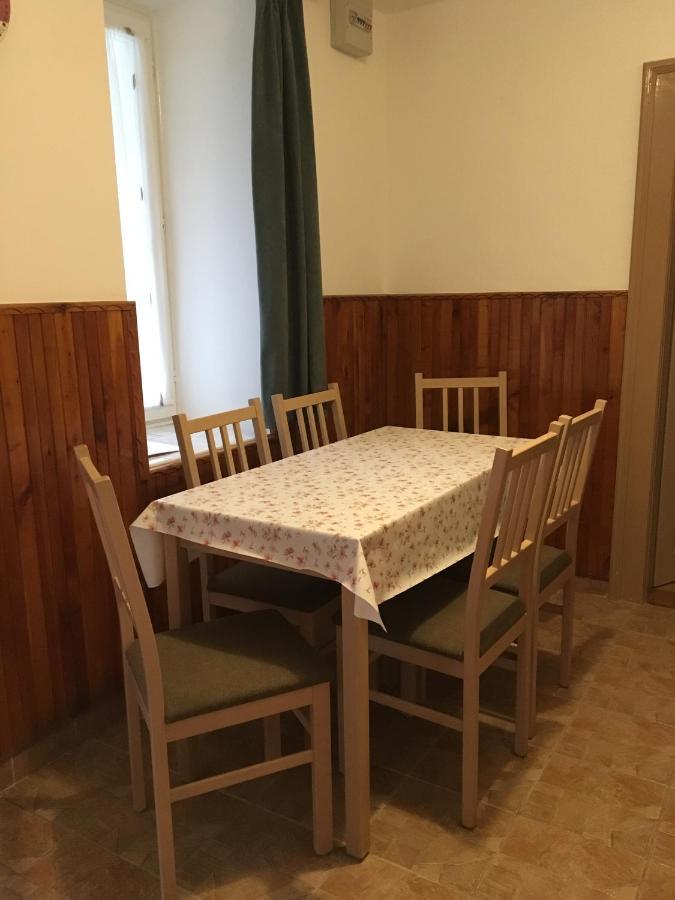 Devenyi Vendeghaz Lägenhet Csesznek Exteriör bild