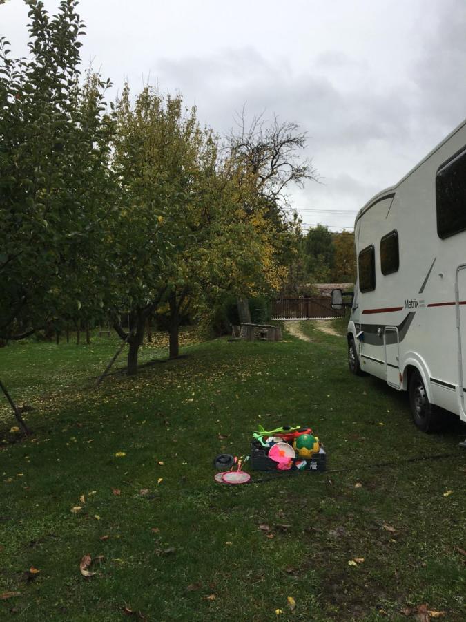 Devenyi Vendeghaz Lägenhet Csesznek Exteriör bild