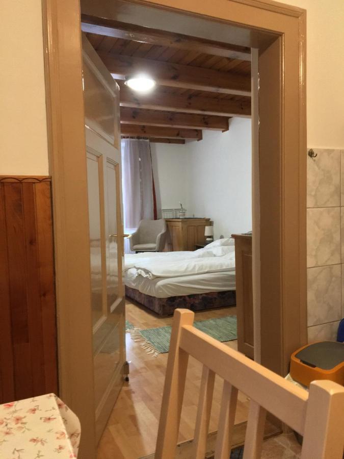 Devenyi Vendeghaz Lägenhet Csesznek Exteriör bild