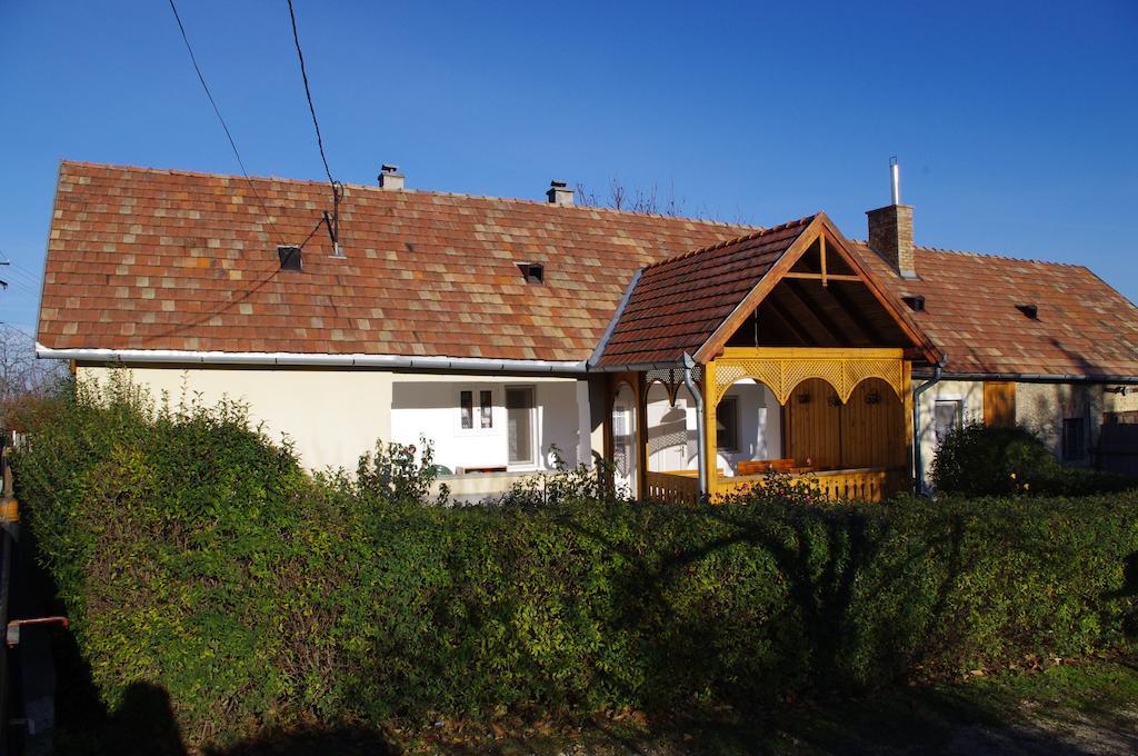 Devenyi Vendeghaz Lägenhet Csesznek Exteriör bild