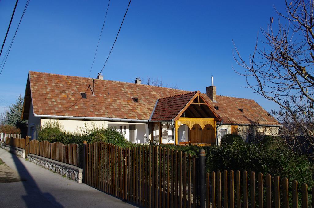 Devenyi Vendeghaz Lägenhet Csesznek Exteriör bild
